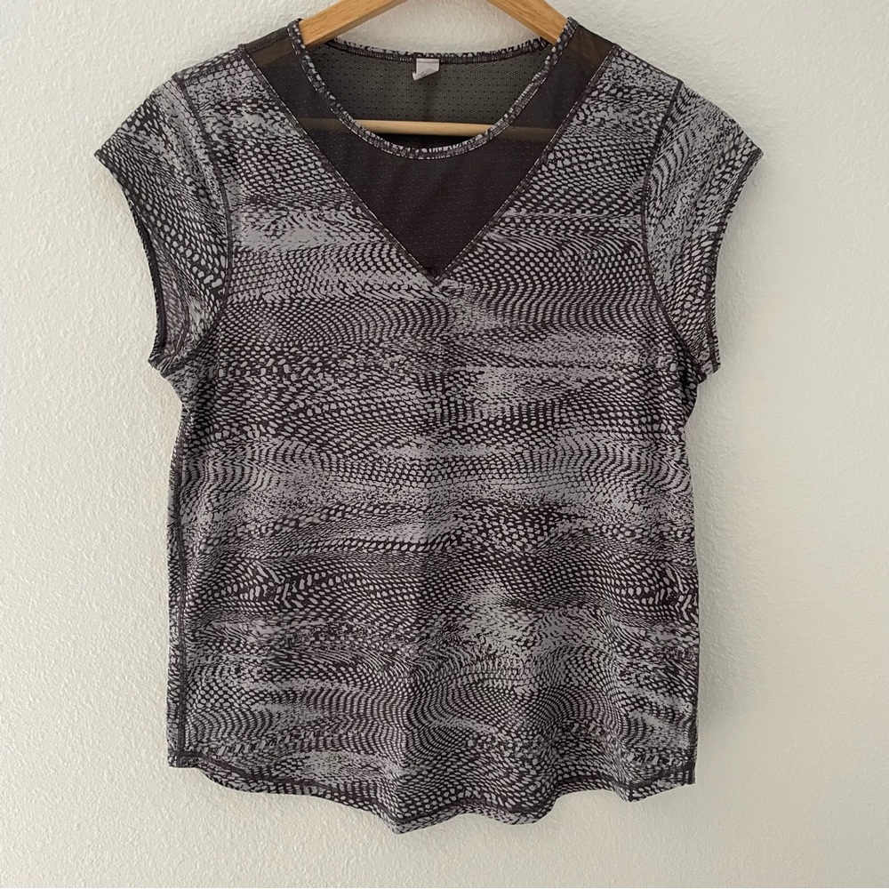 Lululemon For The Run Short Sleeve Top Size 4